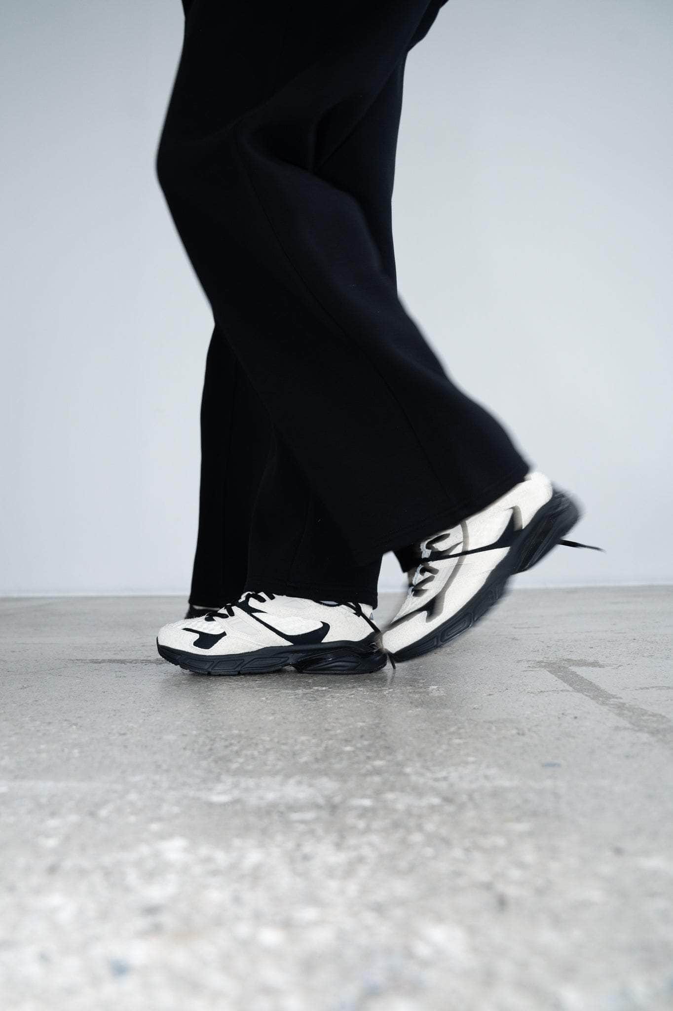 ARKK Main Line Gravity | Cream Black | Women Gravity